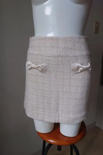베이지 트위드 타이트 스커트 리본 포함