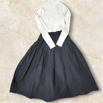 극미품 Mila Owen 미라 오웬 리브 긴팔 도킹 플레어 원피스