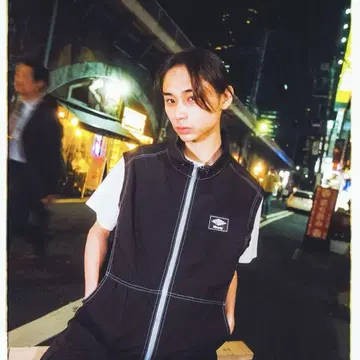 9090 Tech Logo Nylon Ves Black