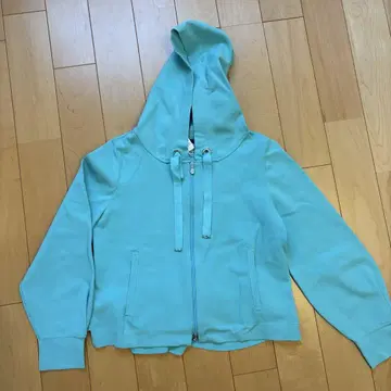 TO BE CHIC 스카이블루 후드 부착 후드티 40