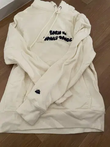 요루노혼키댄스 그래피티 로고와 야츠하시군 후드티