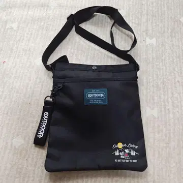 OUTDOOR 블랙 숄더백