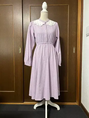 보라색 체크 무늬 긴팔 원피스 레이스 옷깃