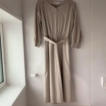 내추럴 뷰티 베이직의 롱 원피스