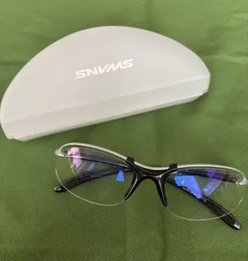 SWANS 스포츠용 안경 케이스 포함