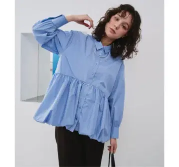 새상품 titivate 티티베이트 옷깃 포함 헴 벌룬 셔츠 블루