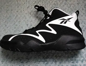 새상품 Reebok 리복 스니커즈 ATR MID 농구화