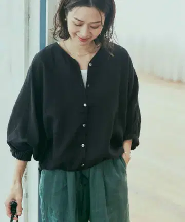 UR 린넨 드로스트 돌먼 블라우스 블랙