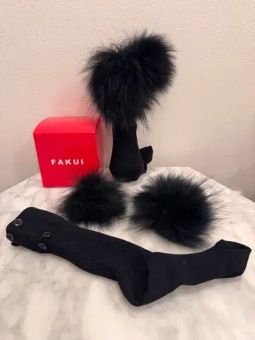 FAKUI 블랙 퍼 포함 삭스
