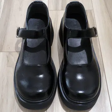 릴리 브라운 버클 멜리준 블랙 통굽