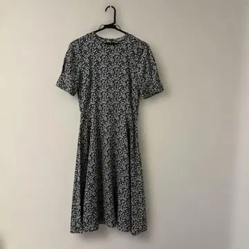 꽃무늬 반팔 플레어 원피스 H&M