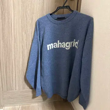 mahargrid. 블루 로고 스웨터