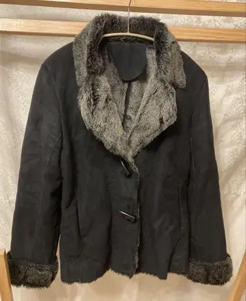 JB PUMPKIN 블랙 페이크 무스탕 코트