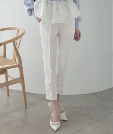 메라키 밑단 플라워 팬츠 화이트