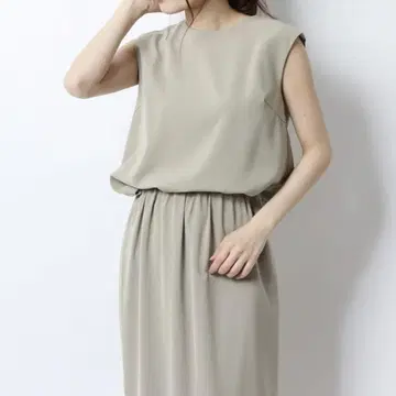 [ 특별 가격 ] Mila Owen 셋업 (슬리브리스 상의 + 스커트)