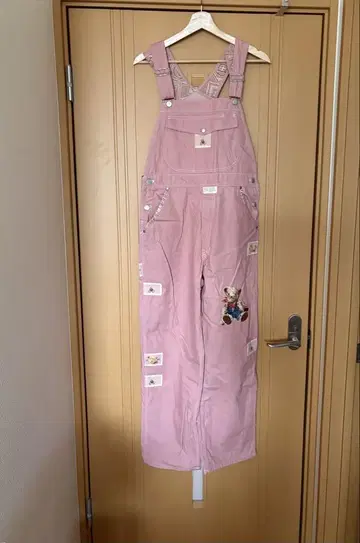 핑크하우스, 오버롤
