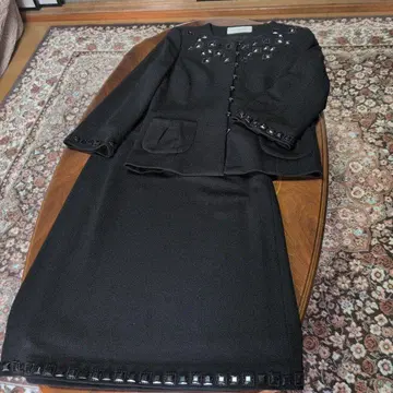 루이 페로 블랙 비즈 장식 셋업 수트