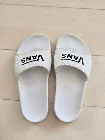 미사용 새상품 VANS 베나시 샤워 샌들 [ 색상 ] 화이트