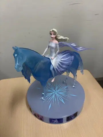 겨울왕국 엘사 피규어