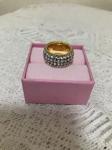 스톤 장식이 있는 골드 실버 반지