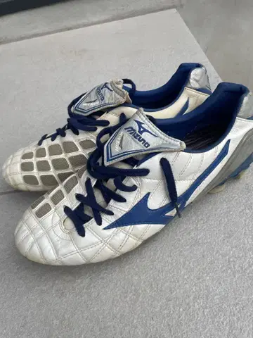 10/19 가격 인하 Mizuno 축구화 화이트/네이비 27.5