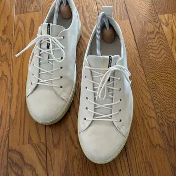 에코 화이트 가죽 스니커즈 연말 특별 세일