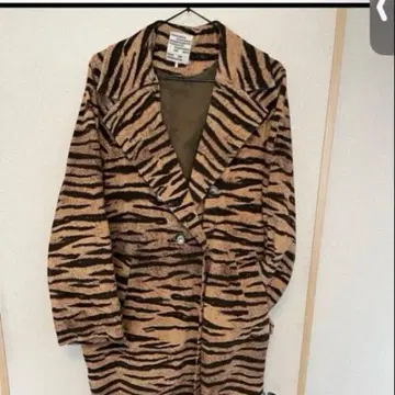 롱 코트 호랑이 무늬