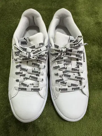 PUMA 화이트 스니커즈