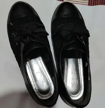 ANNA SUI 블랙 플랫슈즈 24Cm