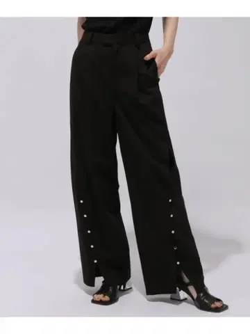 메탈 버튼 슬릿 팬츠 HARE 하레 팬츠 블랙 바지 하의