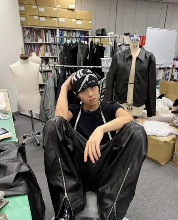 Jentlouis 24AW 집 레더 팬츠 완판템