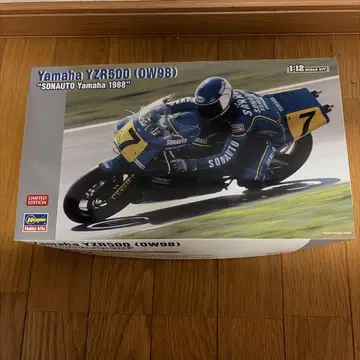 Yamaha YZR500 (OW98) 한정판 1/12 스케일