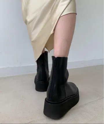 블랙 가죽 플랫폼 부츠