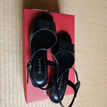 REGAL 샌들