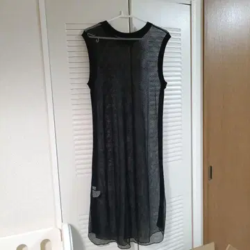 사이드 라인 메쉬 원피스