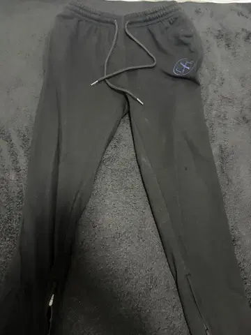 블랙 조거 팬츠 자수 로고 포함