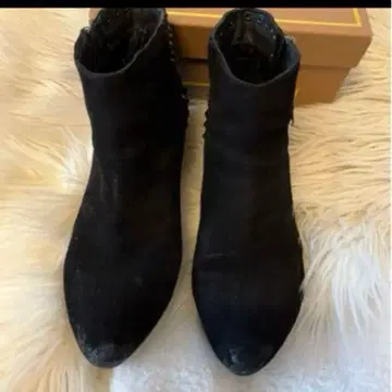 아쉬 스터드 장식 블랙 스웨이드 부츠