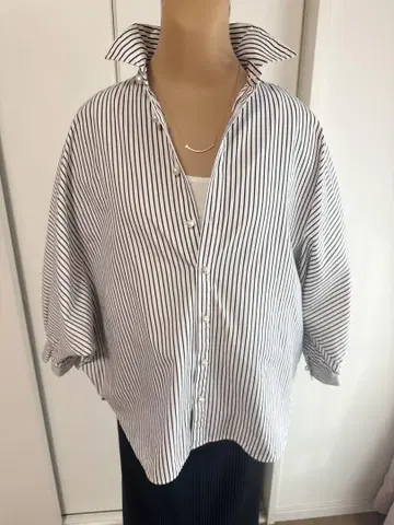 새상품급! 스픽 앤 스팬 펄 버튼 돌먼 슬리브 블라우스