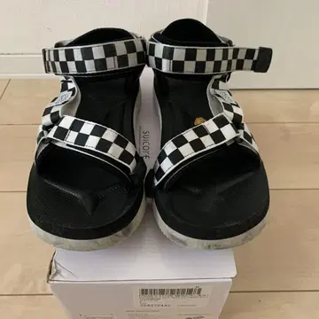 suicoke 샌들