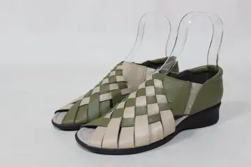 35 새상품 미스쿄코 천연 가죽 메쉬 샌들 (24cm 4E)