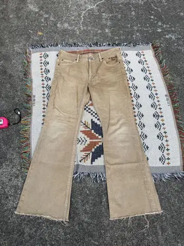 베이지 부츠컷 데님 빈티지 가공