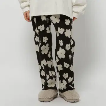 [ 새상품급 ] 니코앤드 나메라카 니트 팬츠 꽃무늬