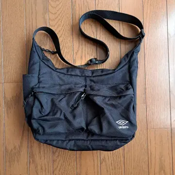 umbro [엄브로] 더블 포켓 경량 숄더백