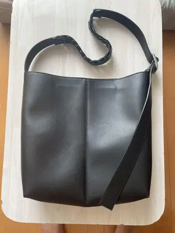 ZARA 블랙 합성 피혁 숄더백
