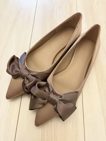 RANDA 베이지 리본 스틸레토 플랫슈즈 24.5cm