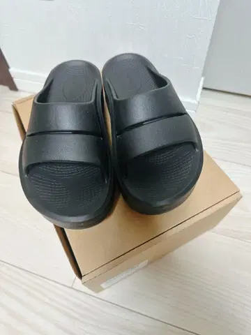 OOFOS 샌들 블랙 23cm