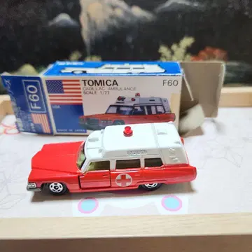 파랑 상자 토미카 캐딜락 구급차 1/70