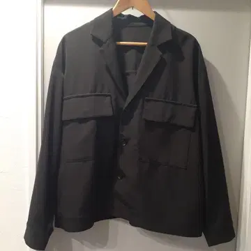HARE 블랙 포켓 부착 자켓