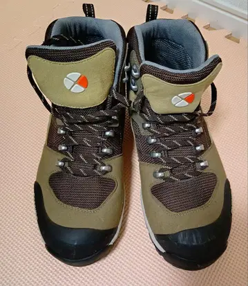 Caravan 등산화 올리브 그린