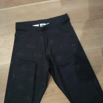 adidas 블랙 레깅스 로고 S 사이즈